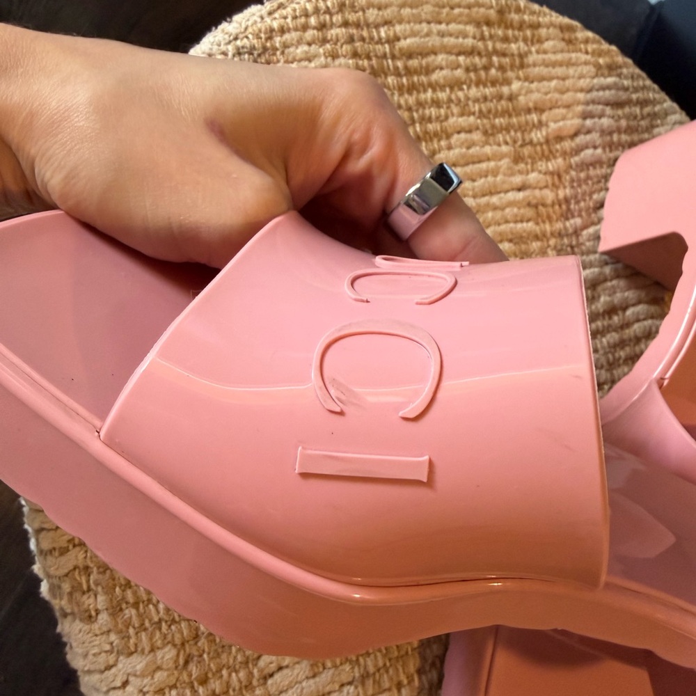 Gucci Women's Pink Jelly Slide Sandals - Picture 7 of 9